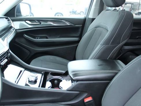 Used 2023 Jeep Grand Cherokee L Laredo w/ Luxury Tech Group I RWD image 33