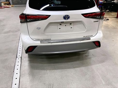 Certified 2021 Toyota Highlander Platinum image 7