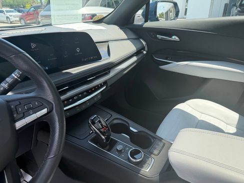 Used 2025 Cadillac XT4 Sport FWD image 15