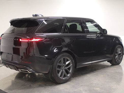 Used 2025 Land Rover Range Rover Sport SE image 7