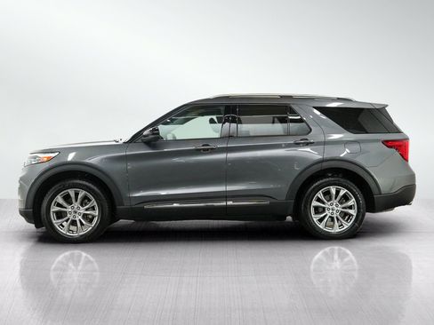Used 2021 Ford Explorer Limited w/ Equipment Group 301A AWD/4WD image 2