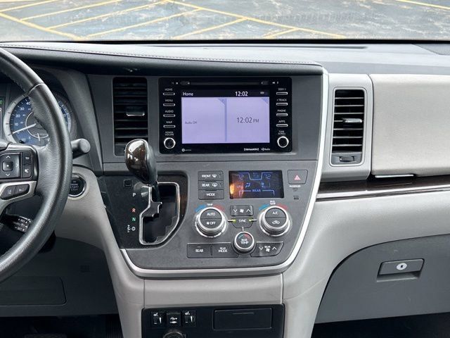 Used 2020 Toyota Sienna XLE FWD image 26