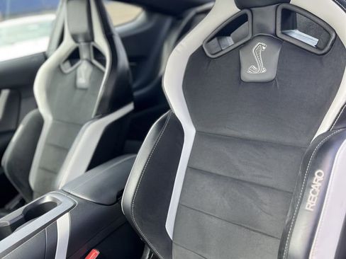 Used 2021 Ford Mustang Shelby GT500 w/ Carbon Fiber Track Pack image 13