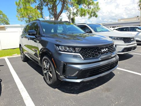 Certified 2023 Kia Sorento S FWD image 3