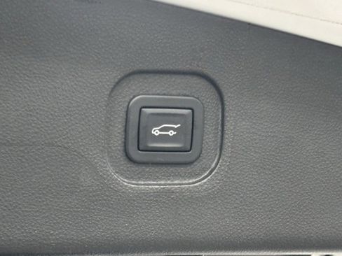 Used 2014 Chevrolet Equinox LTZ image 10