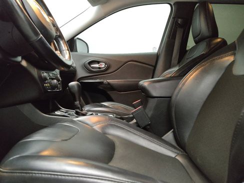 Used 2021 Jeep Cherokee Latitude Plus FWD image 17