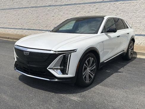 Used 2024 Cadillac Lyriq Luxury RWD image 3