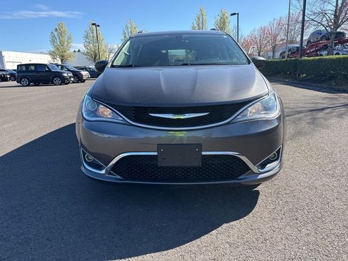 Used 2017 Chrysler Pacifica Touring Plus image 2