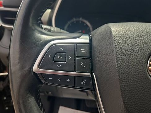 Used 2021 Toyota Highlander XLE AWD/4WD image 16