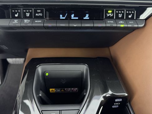 New 2026 Toyota Crown Signia image 3