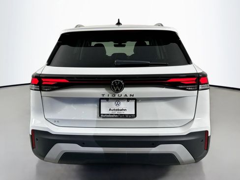 New 2025 Volkswagen Tiguan SE image 5