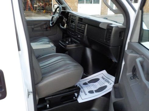 Used 2020 Chevrolet Express 3500 Extended w/ Driver Convenience Package image 25