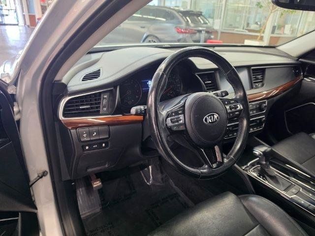 Used 2017 Kia Cadenza Premium w/ Luxury Package FWD image 8