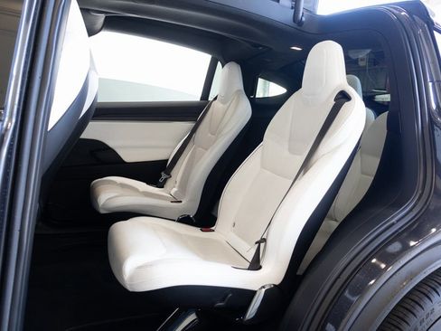 Used 2022 Tesla Model X Plaid image 19