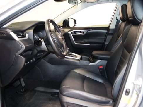 Used 2022 Toyota RAV4 XLE Premium AWD/4WD image 31