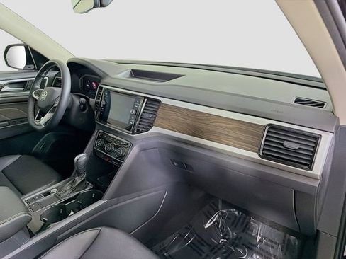Used 2023 Volkswagen Atlas SE image 30