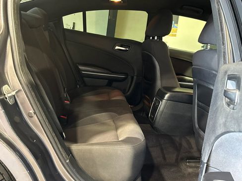Used 2017 Dodge Charger SE image 11