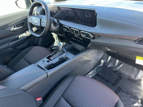 New 2026 Nissan Sentra SR w/ Floor Mat Package image 8