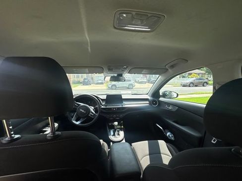 Used 2022 Kia Forte LXS FWD image 2