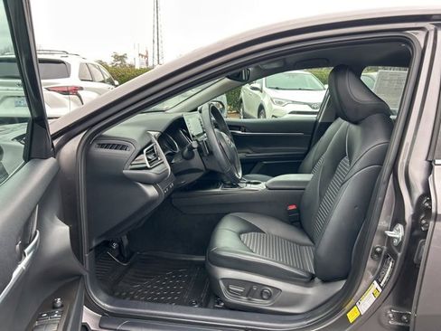 Used 2022 Toyota Camry SE image 13