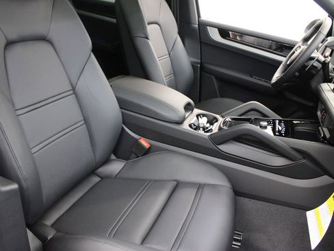 New 2026 Porsche Cayenne Coupe AWD/4WD image 30