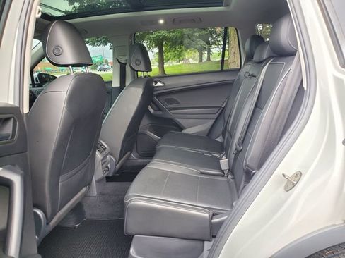 Used 2021 Volkswagen Tiguan SEL AWD/4WD image 9