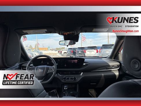 Used 2024 Buick Envista Preferred w/ Advanced Safety Package image 43