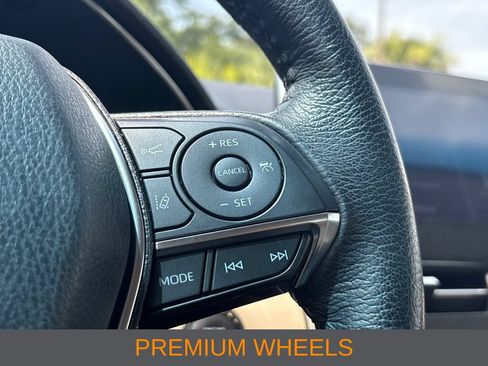 Used 2020 Toyota Avalon XLE w/ Moonroof Package FWD image 13