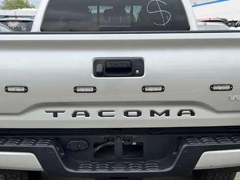 Used 2022 Toyota Tacoma TRD Sport w/ Technology Package AWD/4WD image 19