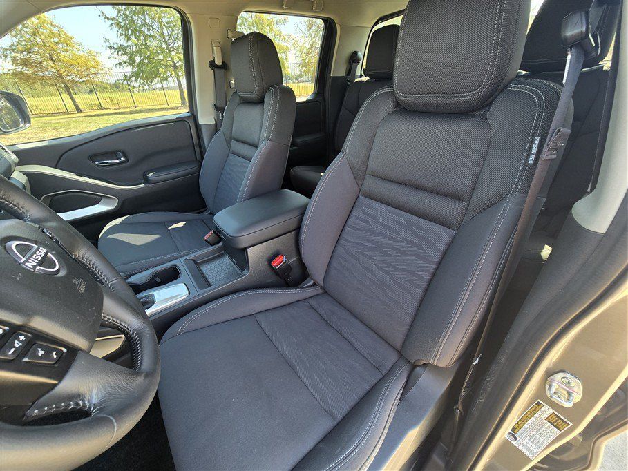Used 2024 Nissan Frontier SV RWD image 11
