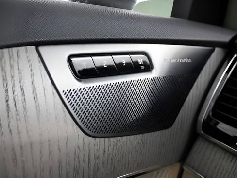 New 2025 Volvo XC90 T8 Plus w/ Protection Package Premier image 23