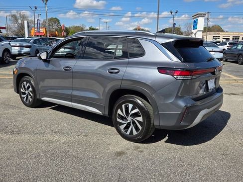 Used 2025 Volkswagen Tiguan S image 8