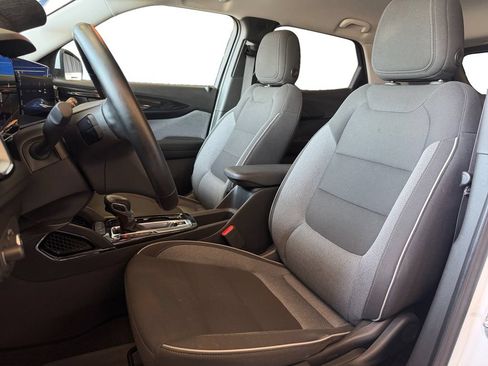 Used 2024 Chevrolet TrailBlazer LT w/ LT Cold Weather Package FWD image 25