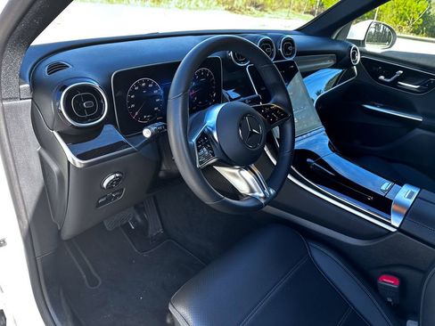 Used 2025 Mercedes-Benz GLC 300 image 16