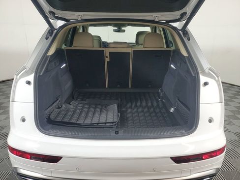 Used 2024 Audi Q5 2.0T Prestige w/ Prestige Package image 9
