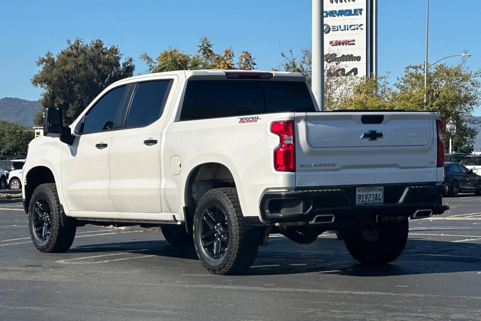 Used 2024 Chevrolet Silverado 1500 LT Trail Boss w/ Convenience Package II AWD/4WD image 6