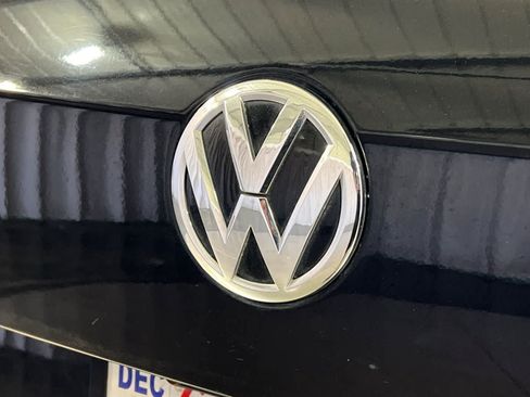 Used 2018 Volkswagen Tiguan S FWD image 17