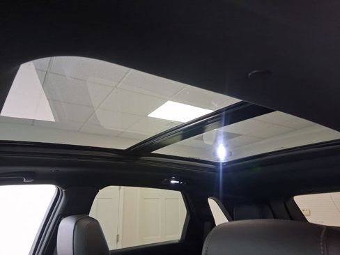 Certified 2026 Cadillac XT5 Sportv w/ LPO, Floor Liner Package AWD/4WD image 17