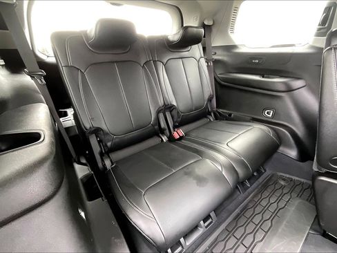 Used 2024 Jeep Grand Cherokee L Limited w/ Luxury Tech Group II image 25