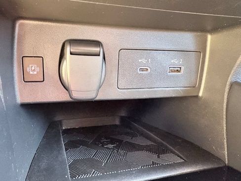 Used 2024 Nissan Versa SR FWD image 19