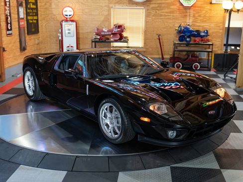 Used 2006 Ford GT RWD image 39