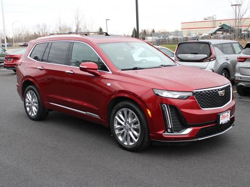 Used 2021 Cadillac XT6 Premium Luxury image 3