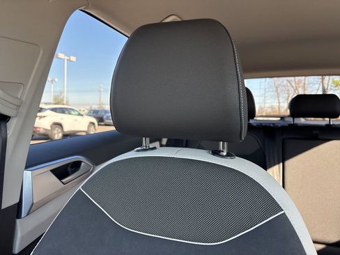 New 2026 Volkswagen Taos SE image 21