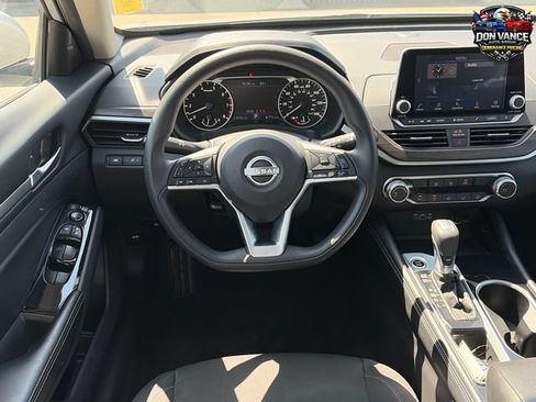 Used 2023 Nissan Altima 2.5 SV FWD image 13