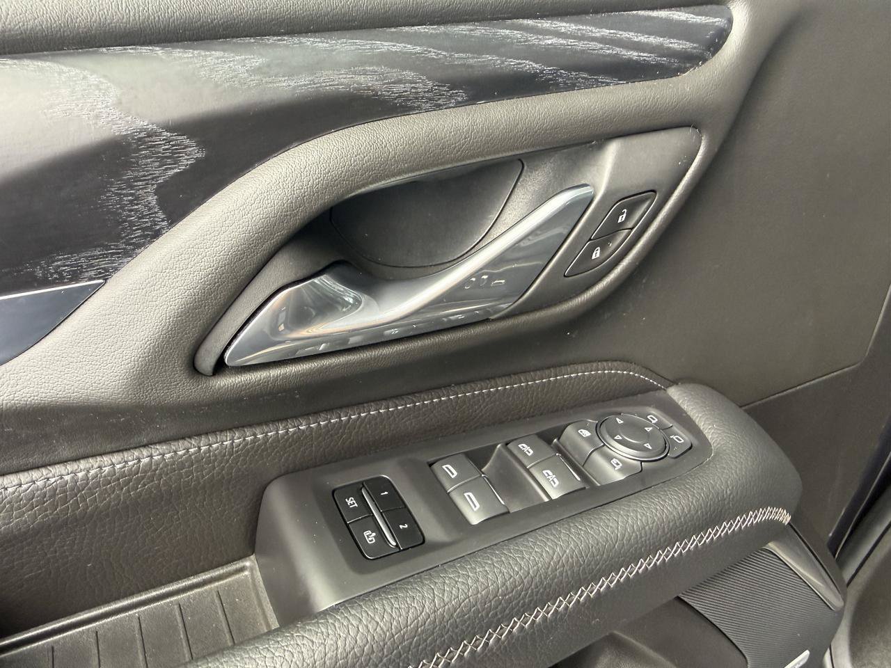 Used 2024 GMC Yukon Denali w/ Advanced Technology Package AWD/4WD image 11