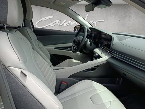 Used 2025 Hyundai Elantra Limited FWD image 24