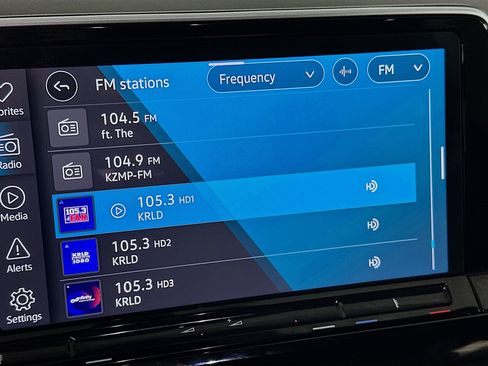 Used 2024 Volkswagen Atlas SE w/ Panoramic Sunroof Package FWD image 21
