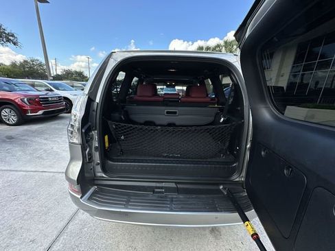 Used 2020 Lexus GX 460 Premium w/ Premium Package image 32