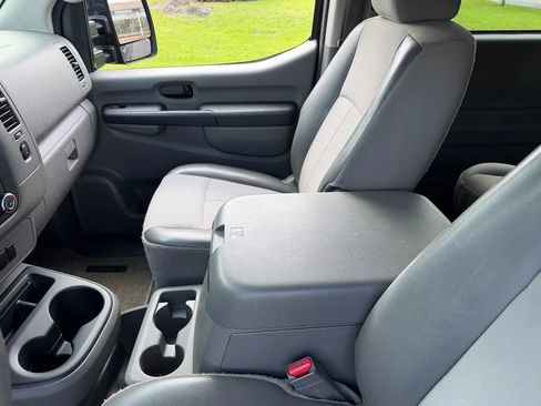 Used 2013 Nissan NV 3500 SV w/ Tow Pkg image 33