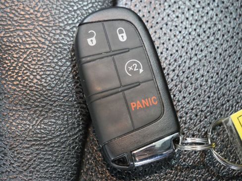Used 2022 Jeep Compass Limited w/ Sun and Sound Group AWD/4WD image 28